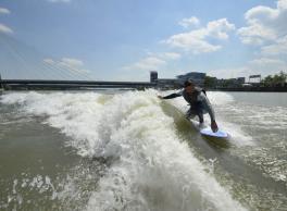 Lukas Pachner beim Wakesurfen