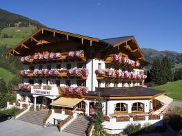 Hotel Lammwirt im Sommer