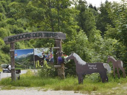 Bergdorf der Tiere