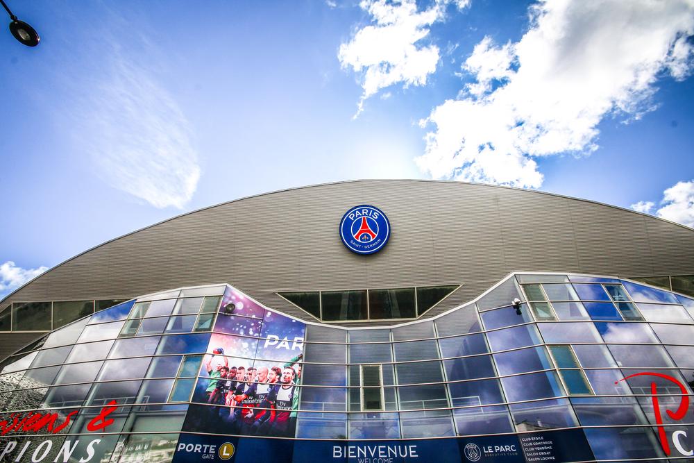 Heimat von Kylian Mbappé Hinter dem Stadion von Paris Saint-Germain scheint die Sonne