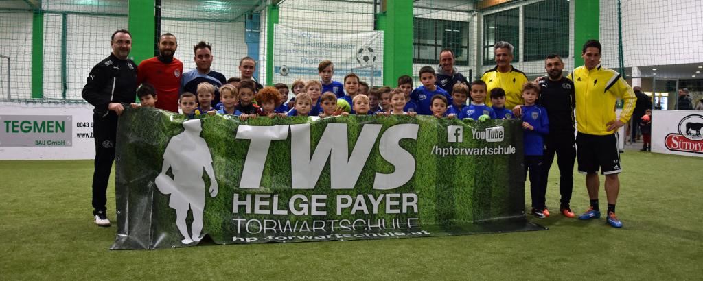 Helge Payer Torwartschule trainiert in der sport-oesterreich.at Soccer Cup Hall
