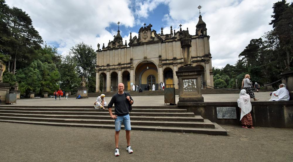 Markus Steinacher vor der Trinity Church in Addis Abeba